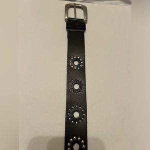 Womans Black Leather Belt Tooled‎ Silver Studs Flowers Size Small